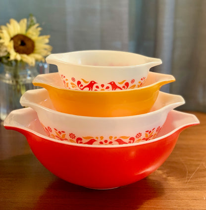 Friendship cinderella full set mixing bowls 444, 443, 442, 441 sold as a full set (OTTV 1051) excellent vintage condition