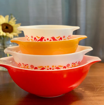 Friendship cinderella full set mixing bowls 444, 443, 442, 441 sold as a full set (OTTV 1051) excellent vintage condition