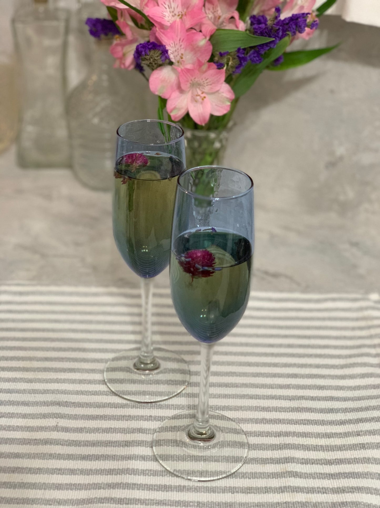 blue champagne flutes with clear stems set of 2 (1327)