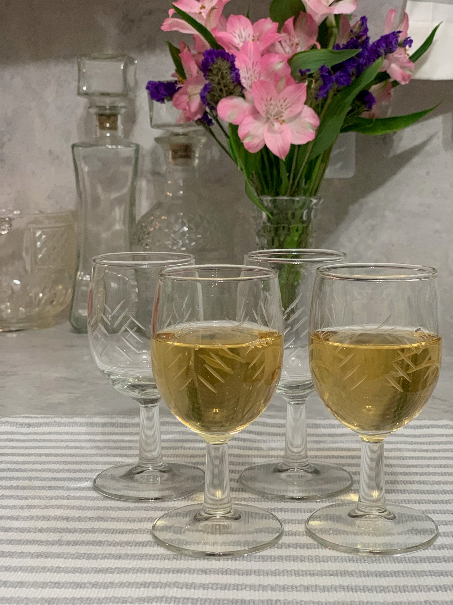 Etched small/cordial wine glasses (OTTV 2059) priced as set of 4