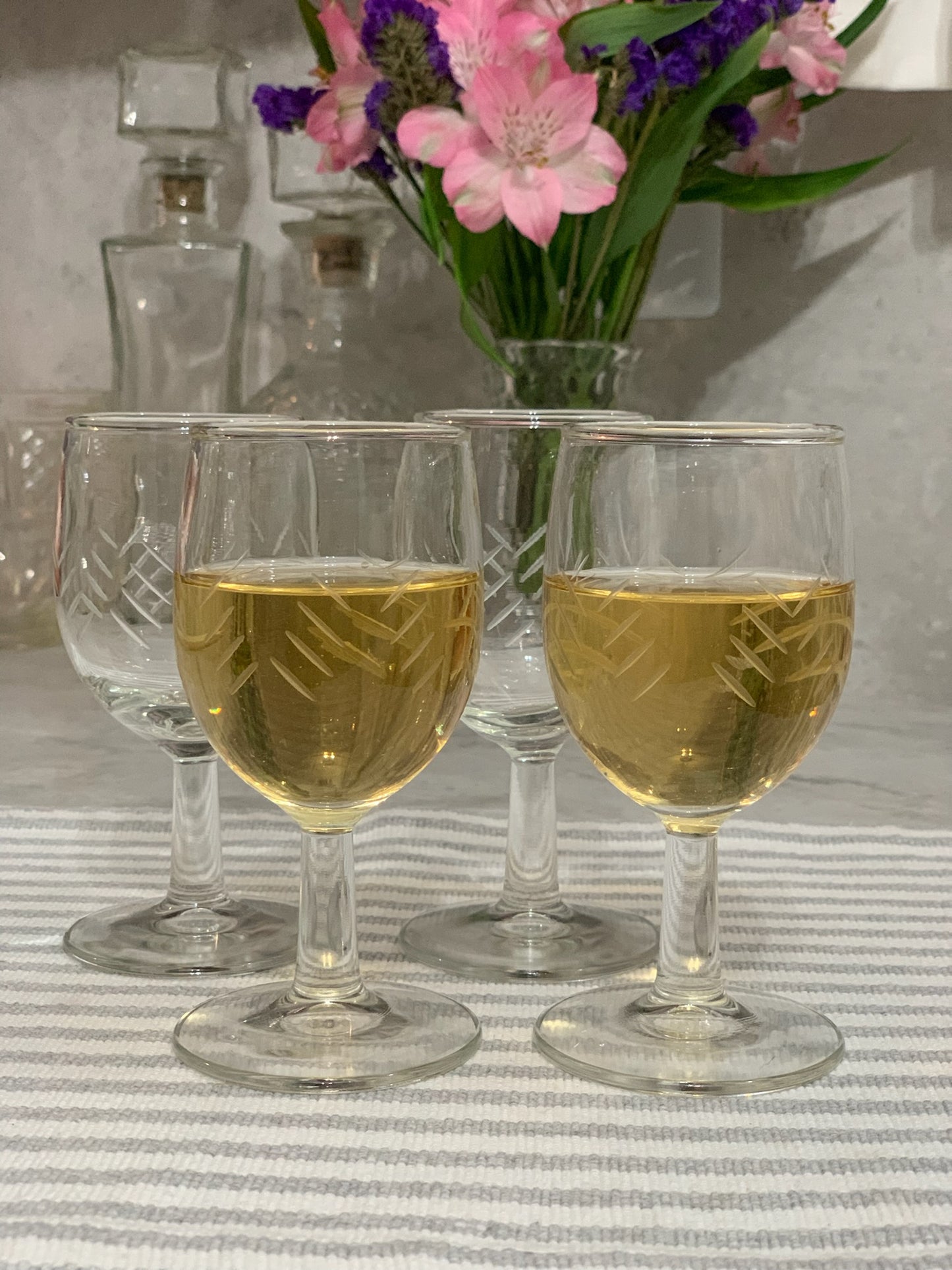 Etched small/cordial wine glasses (OTTV 2059) priced as set of 4