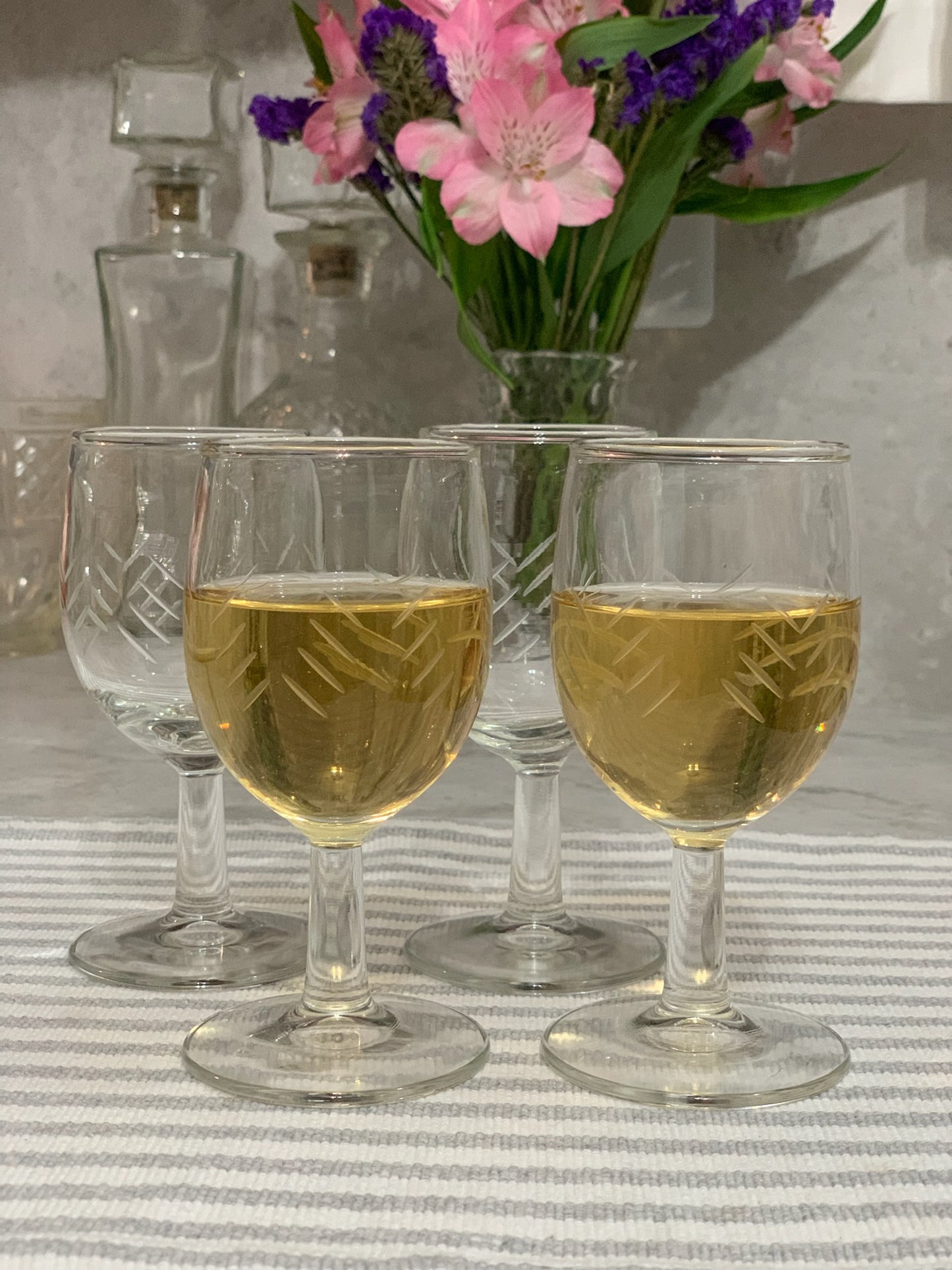 Etched small/cordial wine glasses (OTTV 2059) priced as set of 4