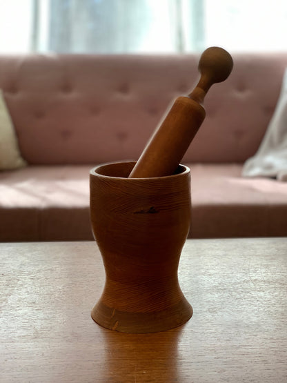 Wooden mortar and pestle (2411.1)