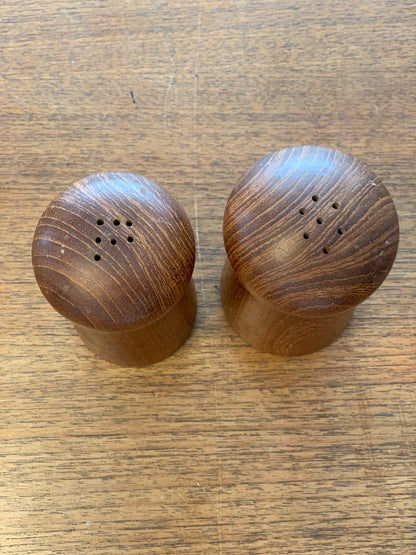 Vintage Wooden Salt & Pepper shaker set (2418) priced as set with stoppers