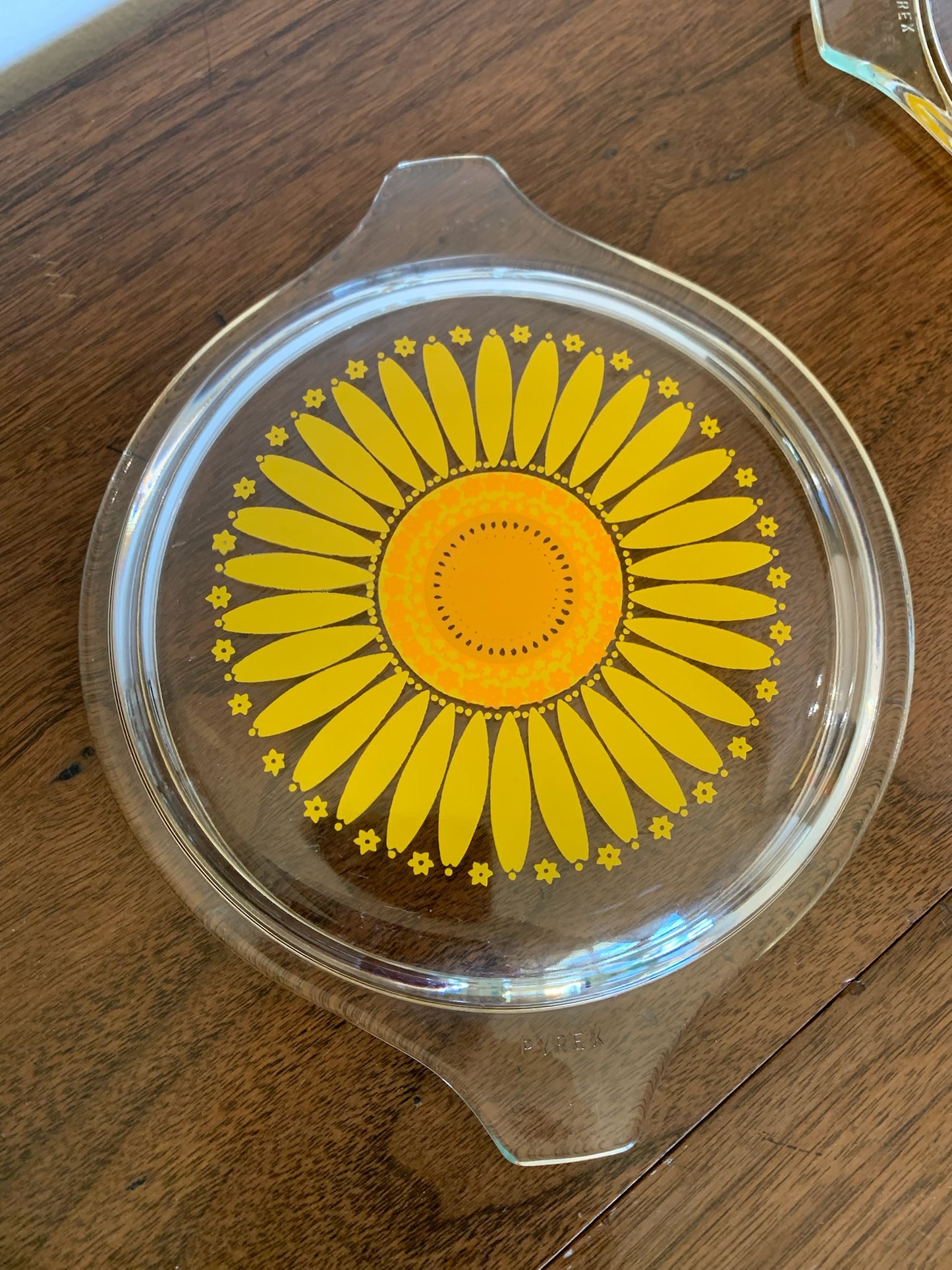 Pyrex clear Daisy clear lid small cinderella round (1472)