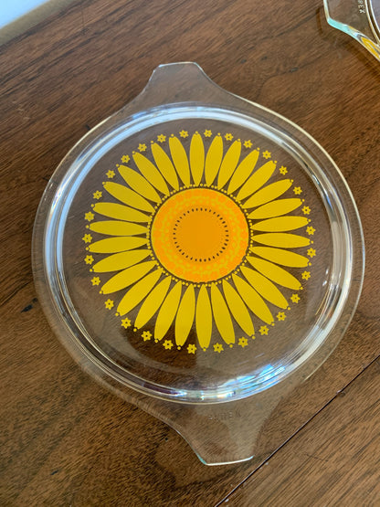 Pyrex clear Daisy clear lid small cinderella round (1472)