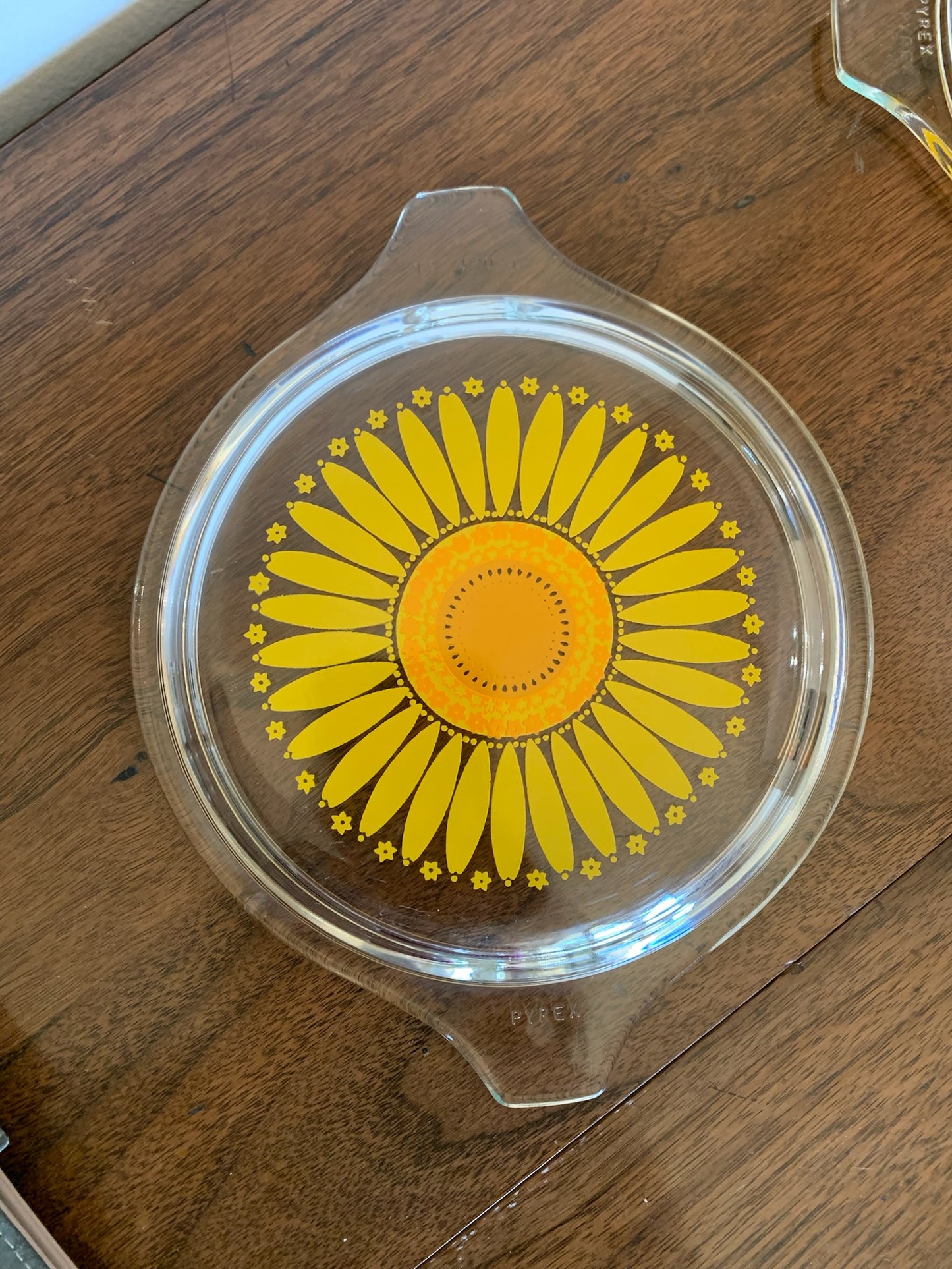 Pyrex clear Daisy clear lid small cinderella round (1472)