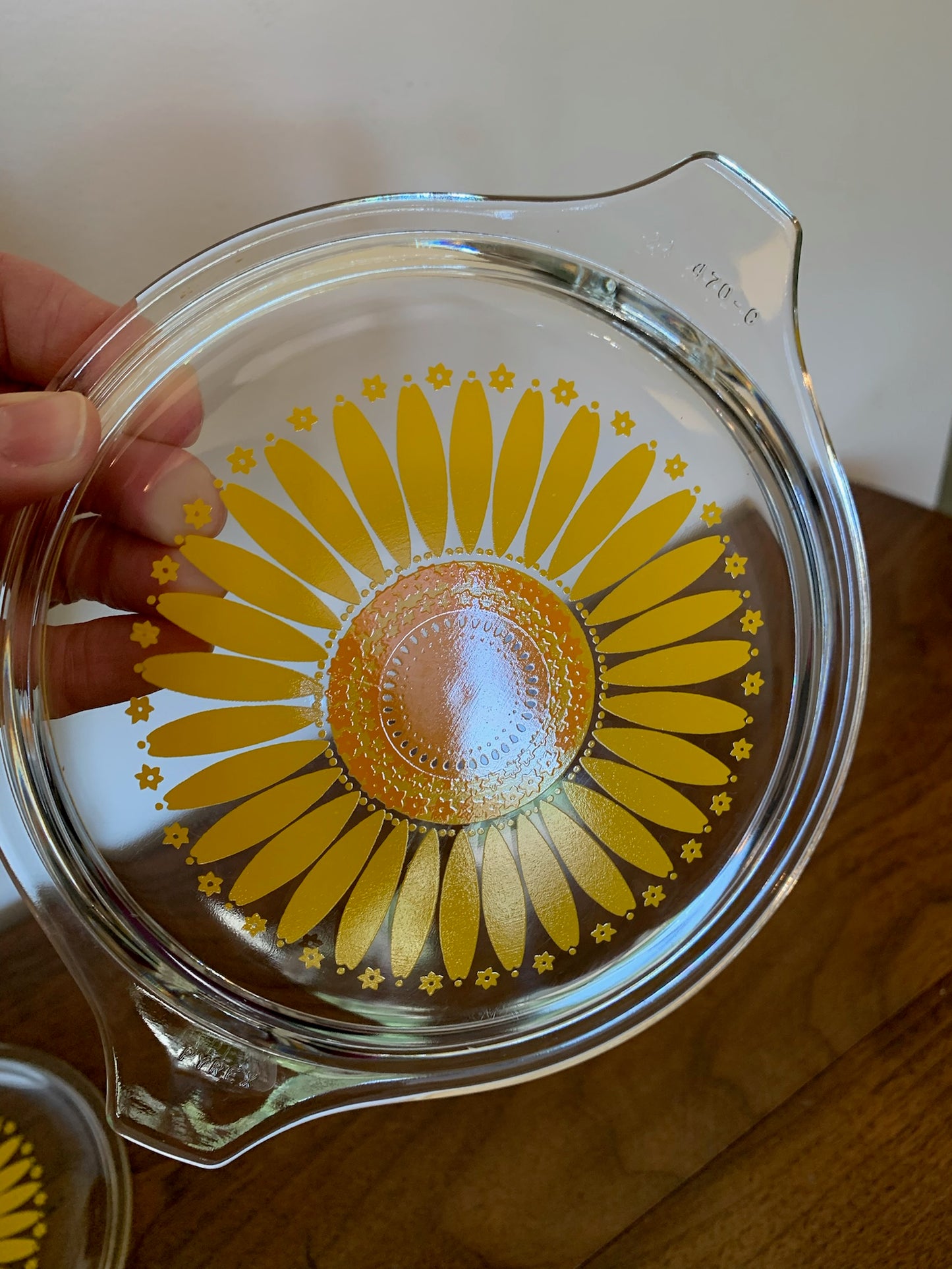 Pyrex clear Daisy clear lid small cinderella round (1472)