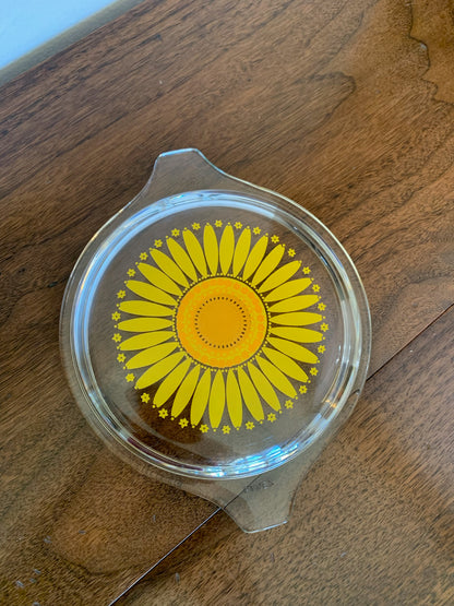 Pyrex clear Daisy clear lid small cinderella round (1472)