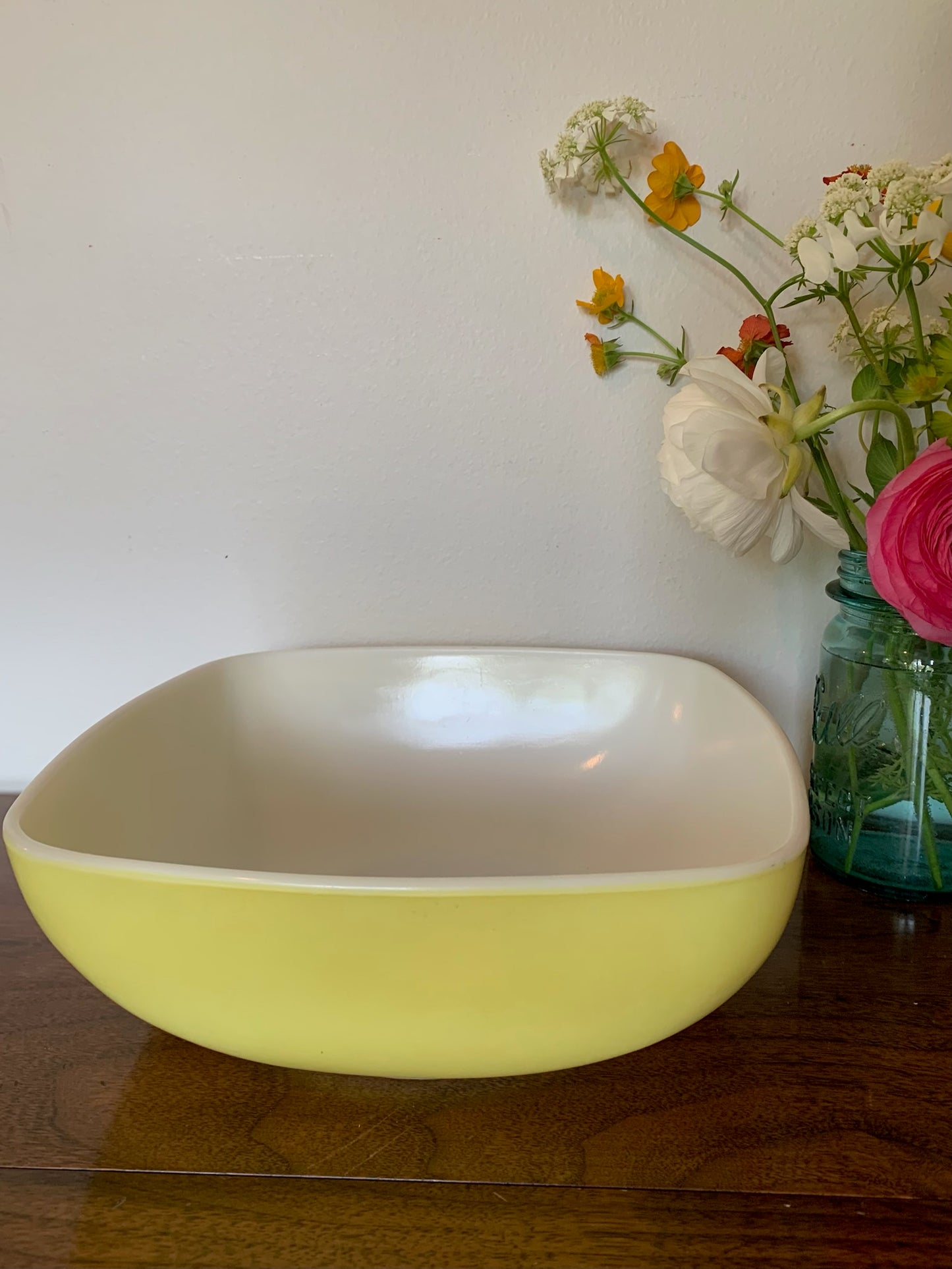 Pyrex Yellow 12oz hostess bowl (Sunburst logo) (1792.4)