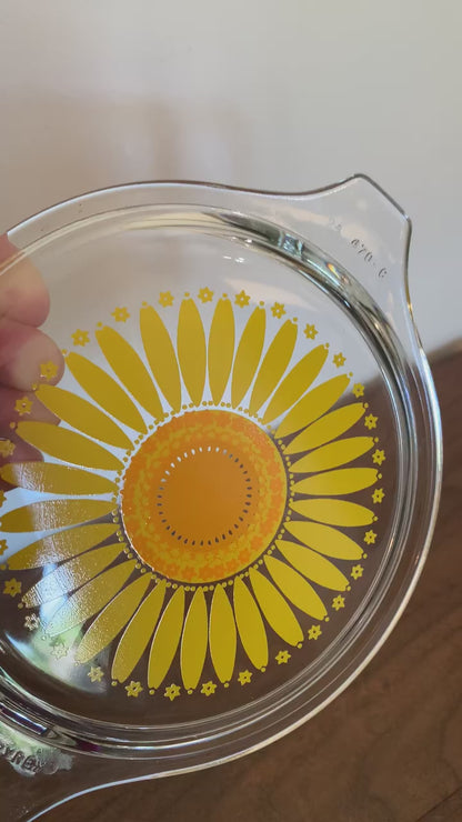 Pyrex clear Daisy clear lid small cinderella round (1472)