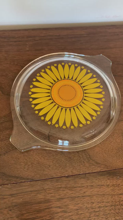 Pyrex clear Daisy clear lid small cinderella round (1472)