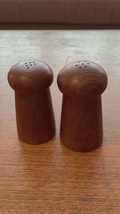 Vintage Wooden Salt & Pepper shaker set (2418) priced as set with stoppers