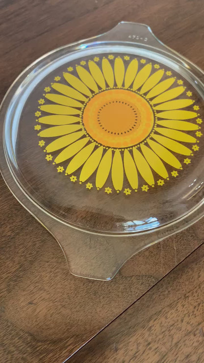 Pyrex clear Daisy clear lid small cinderella round (1472)