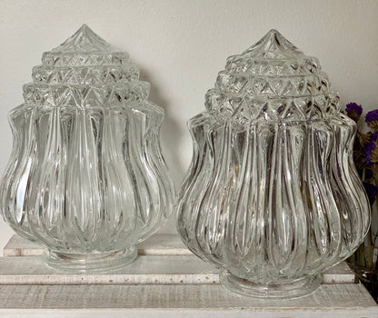 Pair of vintage art deco lamp shades (OTTV 2914.6) Sold as a pair